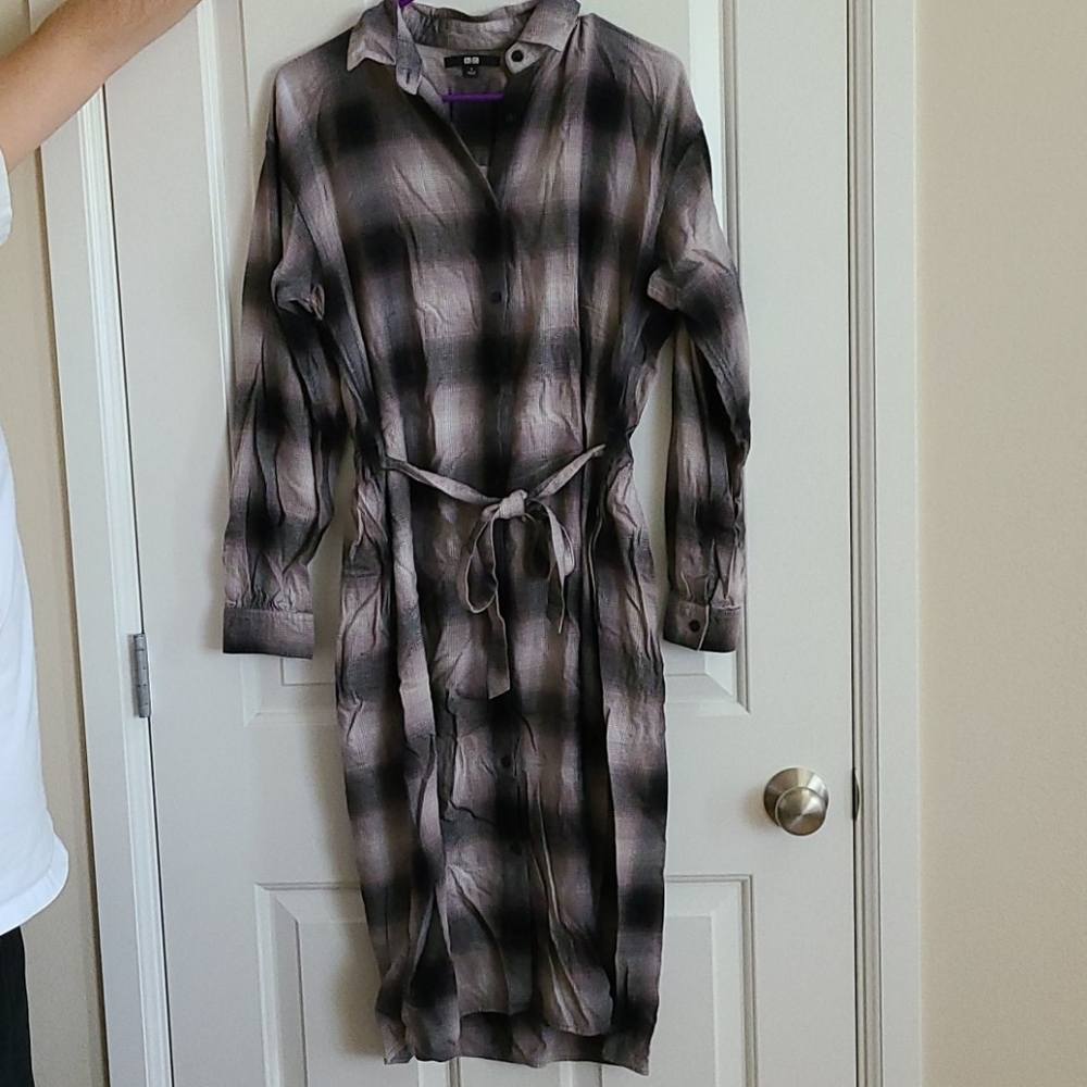 Uniqlo plaid long sleeve midi dress